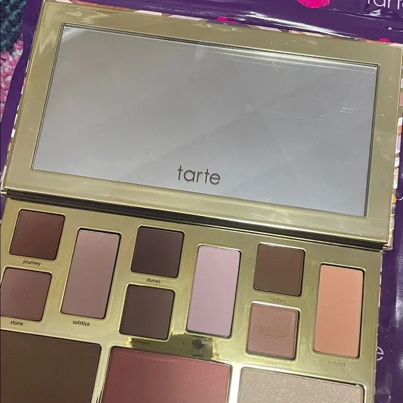 TARTE “CLAY PLAY MUST-HAVE” EYE AND CHEEK PALETTE - Picture 6 of 9